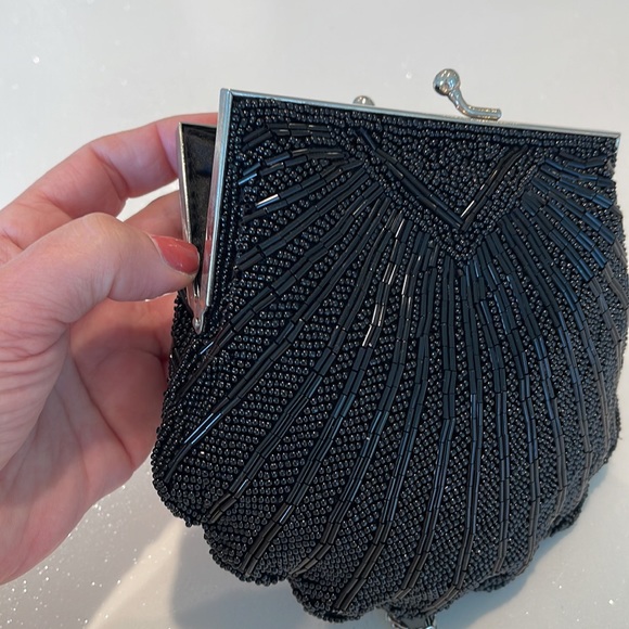 NWT Valerie Stevens evening beaded black clamshell bag Silvertone hardware - Picture 8 of 11